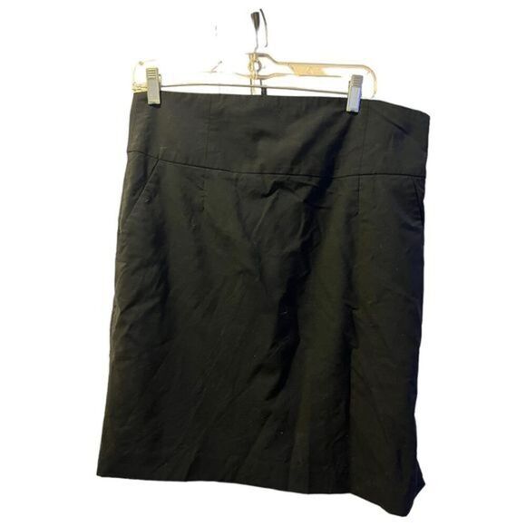 Banana Republic Dresses & Skirts - Banana Republic Wrap Skirt Black Pleated Knee Length Pockets Women's Size 14